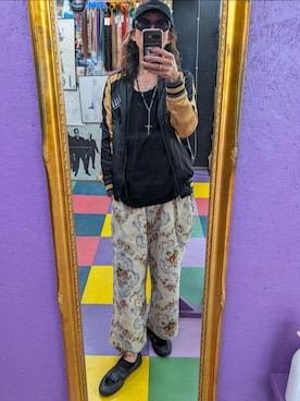 「アイテム（スカジャン）」を使った、みーやさん（メンズ・181cm）の秋コーディネート