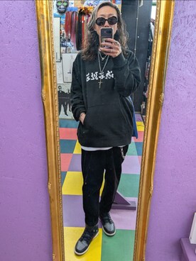 「韻踏合組合のアイテム（パーカー、ブラック系）」を使った、みーやさん（メンズ・181cm）の春コーディネート