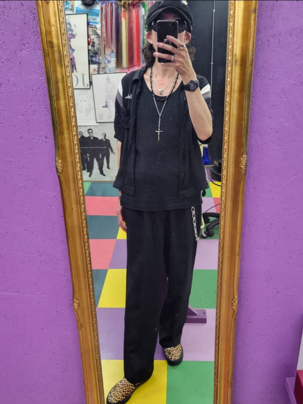 「RUDE GALLERYのアイテム（シャツ/ブラウス、ブラック系）」を使った、みーやさん（メンズ・181cm）の秋コーディネートの1枚目の写真