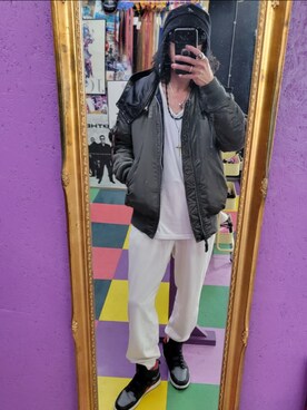 「ISAMU KATAYAMA BACKLASH（イサムカタヤマバックラッシュ）のアイテム（MA-1）」を使った、みーやさん（メンズ・181cm）の冬コーディネート