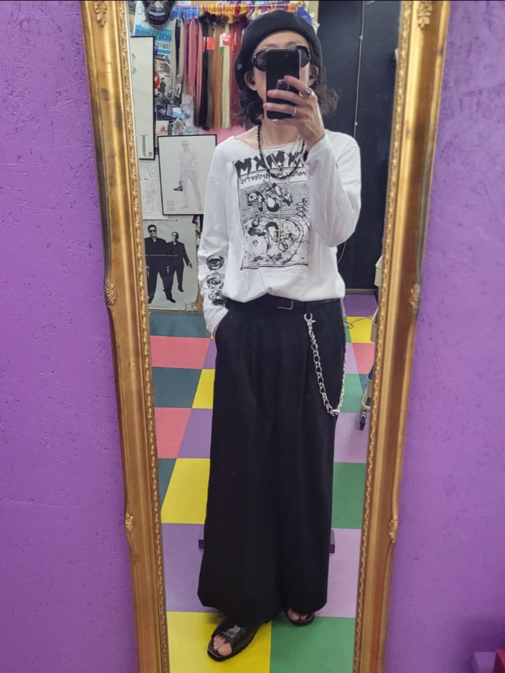 「MAGICAL MOSH MISFITSのアイテム（Tシャツ/カットソー、ホワイト系）」を使った、みーやさん（メンズ・181cm）の夏コーディネートの1枚目の写真