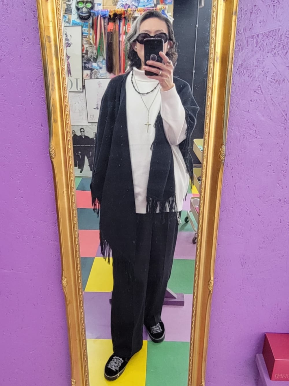 「RUDE GALLERYのアイテム（ポンチョ、ブラック系）」を使った、みーやさん（メンズ・181cm）の春コーディネートの1枚目の写真