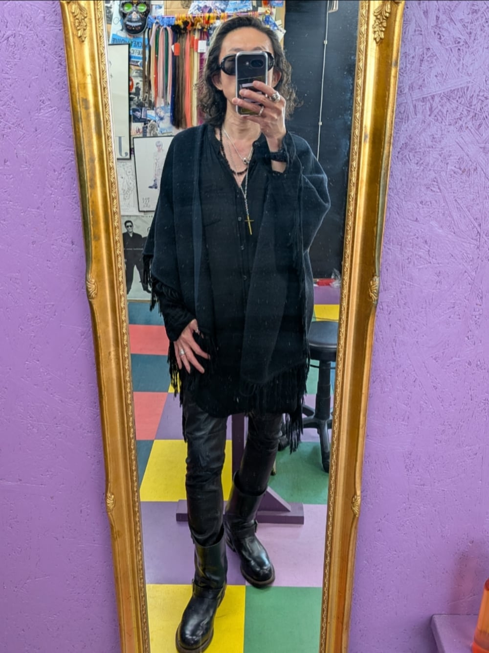 「RUDE GALLERYのアイテム（ポンチョ、ブラック系）」を使った、みーやさん（メンズ・181cm）の春コーディネートの1枚目の写真