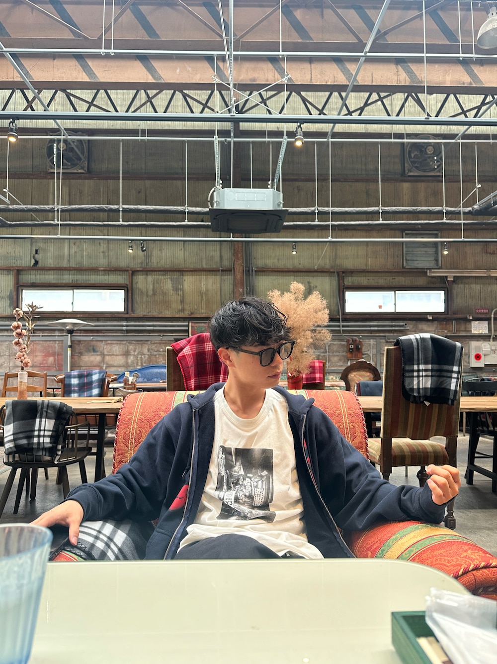 「WEARタイアップ」｜「Y-3のアイテム（Tシャツ/カットソー、ホワイト系）」を使った、ナガナガレさん（メンズ・171cm）の春コーディネートの1枚目の写真