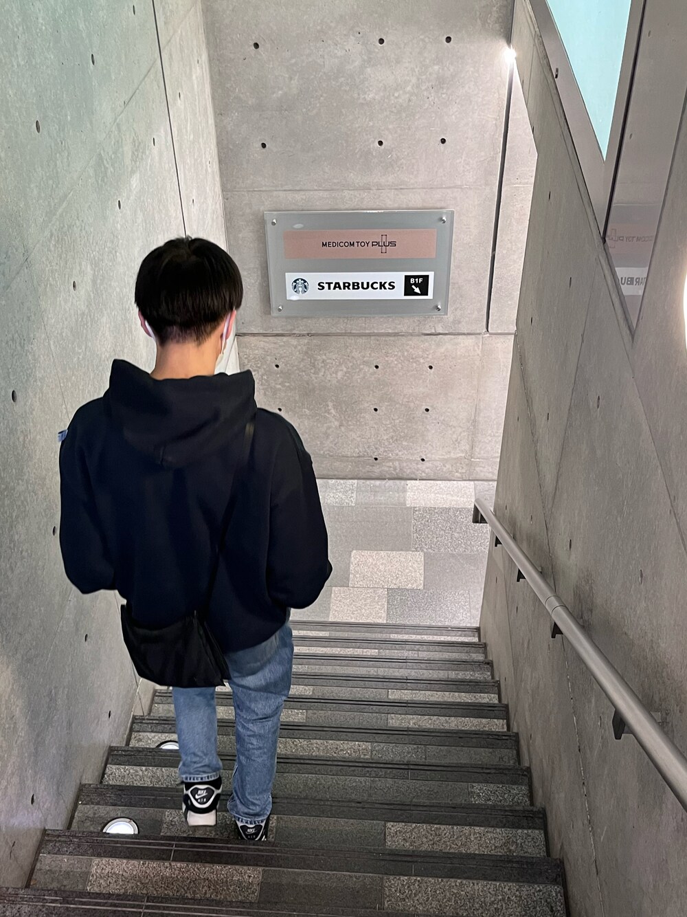 「nautica、Levi's、NIKE、PORTER、東京、表参道、原宿、大学生、01、山形、仙台、冬コーデ、メンズファッション、メンズコーデ、パーカースタイル」｜「NIKEのNIKE AIR MAX 90 SE / ナイキ エア マックス 90 SE 【SP】（スニーカー、ブルー系）」を使った、よさん（メンズ・177cm）の冬コーディネートの1枚目の写真