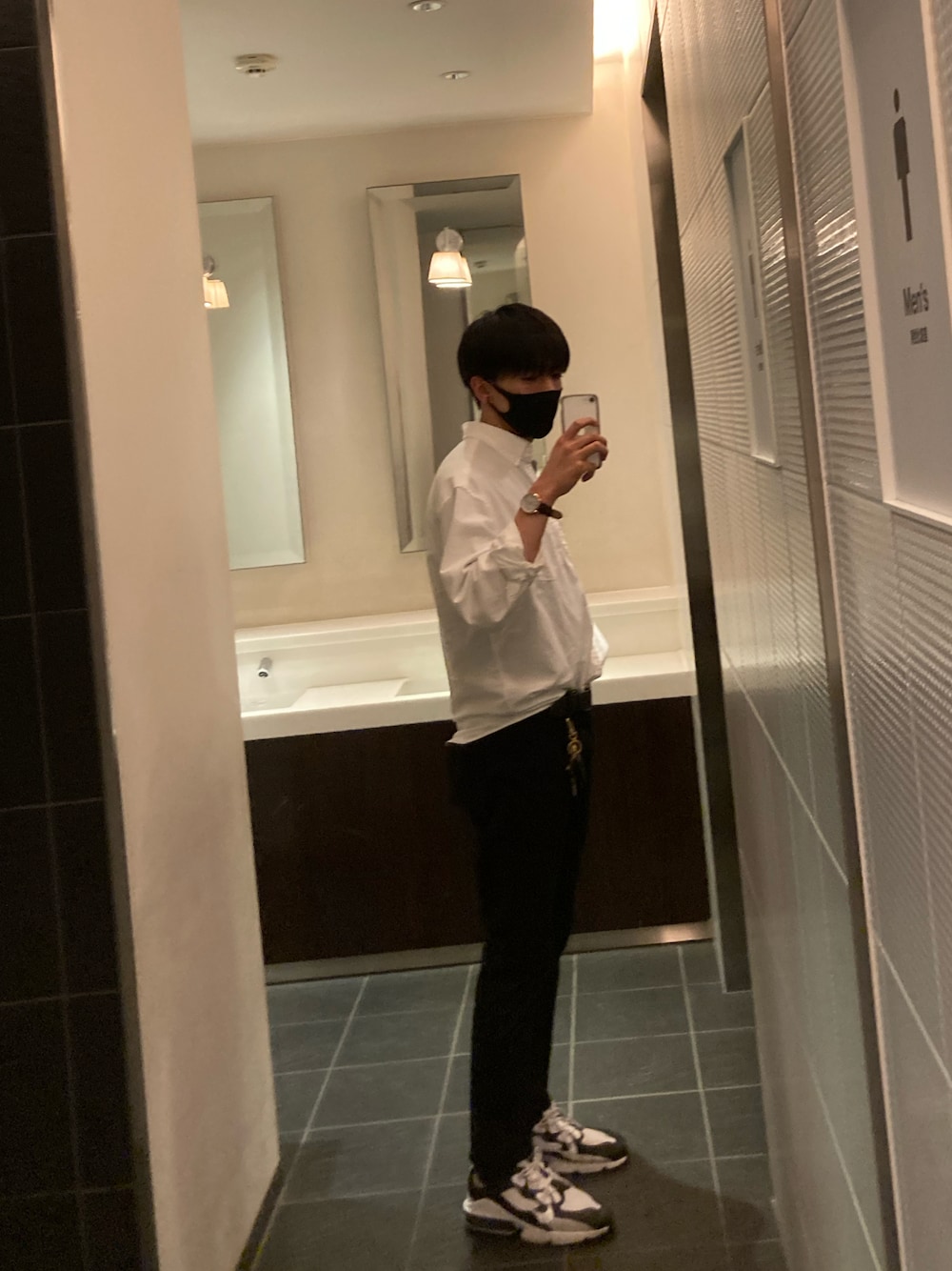 「GAPのスリムフィットシャツ（シャツ/ブラウス、ホワイト系）」を使った、よさん（メンズ・177cm）の夏コーディネートの1枚目の写真
