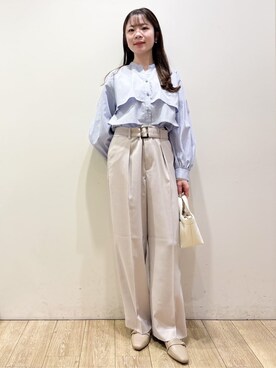 「index（インデックス）のフリルキーネックシャツ【洗濯機OK/イージーアイロン/防シワ】《XS～LL/7col》（シャツ/ブラウス、ブルー系）」を使った、ayaさん（レディース）の春コーディネート