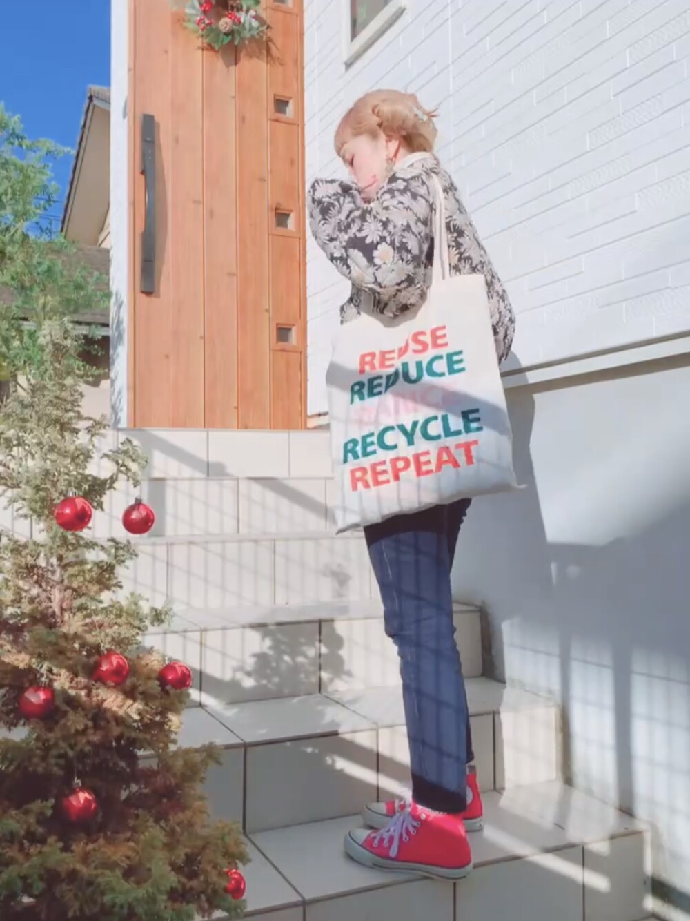 「パンツスタイル、着回しコーデ、冬、冬服、低身長コーデ、GU、スニーカー、コンバース、ZARA、ザラジョ」｜「GUのアイテム（デニムパンツ、ブルー系）」を使った、リリーさん（レディース・150cm）の冬コーディネートの1枚目の写真