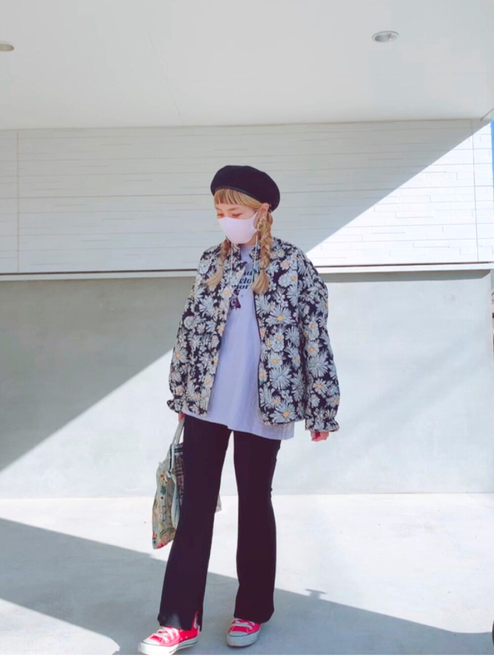 「秋冬コーデ、カジュアル、低身長女子、リラックススタイル、黒、GU、ZARA、converse、コンバース、SLY」｜「GUのアイテム（パンツ、ブラック系）」を使った、リリーさん（レディース・150cm）の秋コーディネートの1枚目の写真