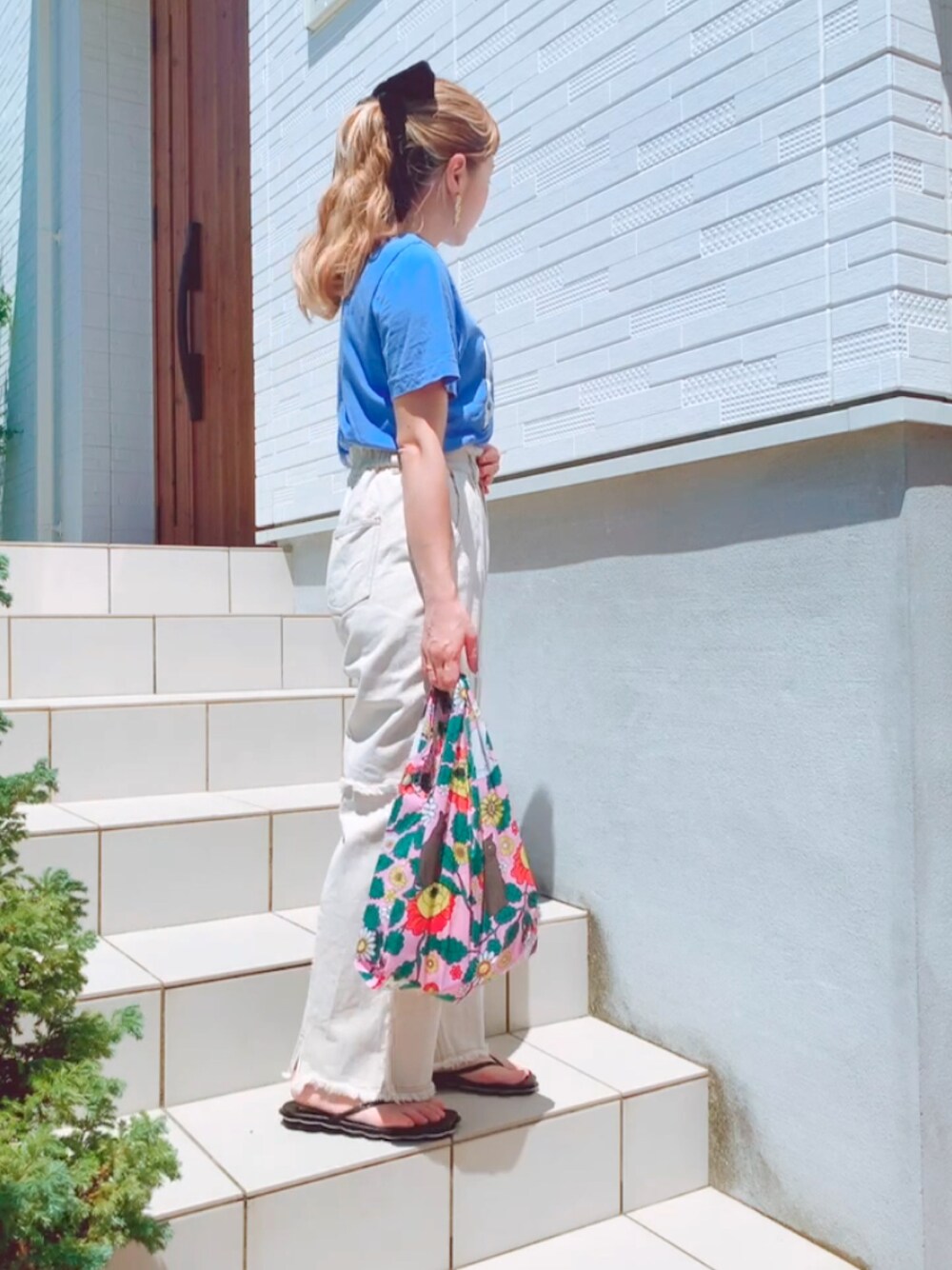 「夏、シンプルコーデ、リラックススタイル、大人かわいい、着回しコーデ、低身長、大人カジュアル、プチプラ、summer、カラーコーデ、H&M、チャオパニック、キャセリーニ、BAGGU」｜「BAGGUの【BAGGU】BABY BAGGU（エコバッグ/サブバッグ、ピンク系）」を使った、リリーさん（レディース・150cm）の夏コーディネートの1枚目の写真