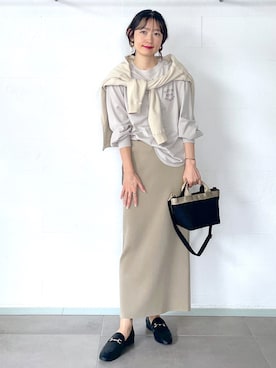 「OUVRAGE CLASSE（ウヴラージュクラス）のワンポイントロゴロンT（Tシャツ/カットソー、ベージュ系）」を使った、ヤコさん（レディース・163cm）の秋コーディネート