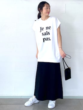 「黒スカート」｜「アイテム（財布/小物）」を使った、ヤコさん（レディース・163cm）の春コーディネート