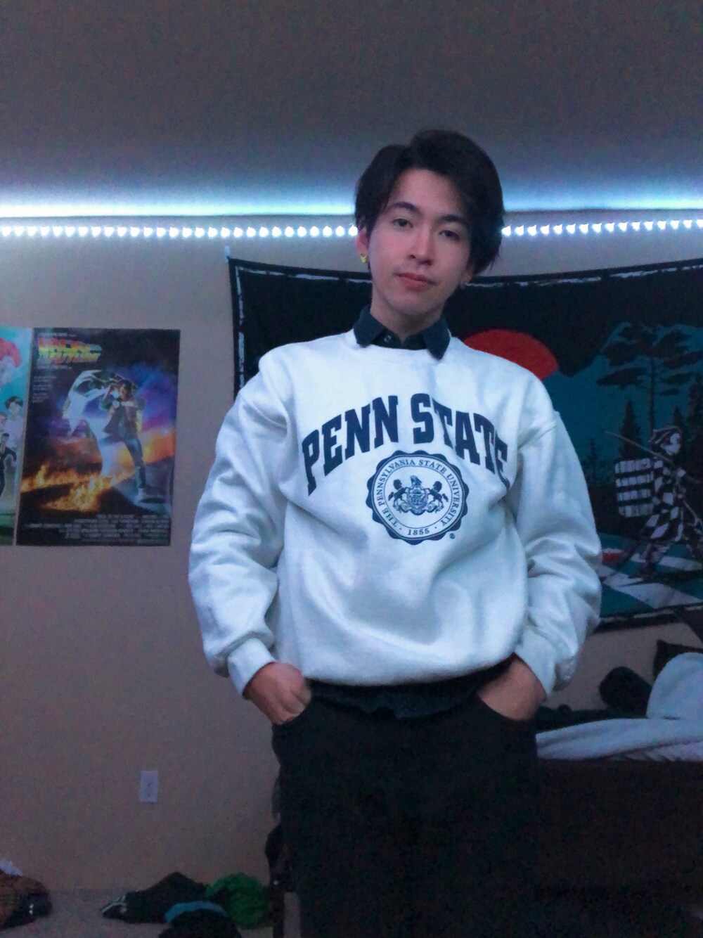 「大学、スェット」｜「College Shirtのアイテム（スウェット、ホワイト系）」を使った、ashc_1956さん（メンズ・165cm）の冬コーディネートの1枚目の写真