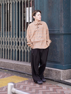 「チェック柄に恋してる」｜「アイテム（スラックス）」を使った、KOMさん（メンズ・165cm）の春コーディネート