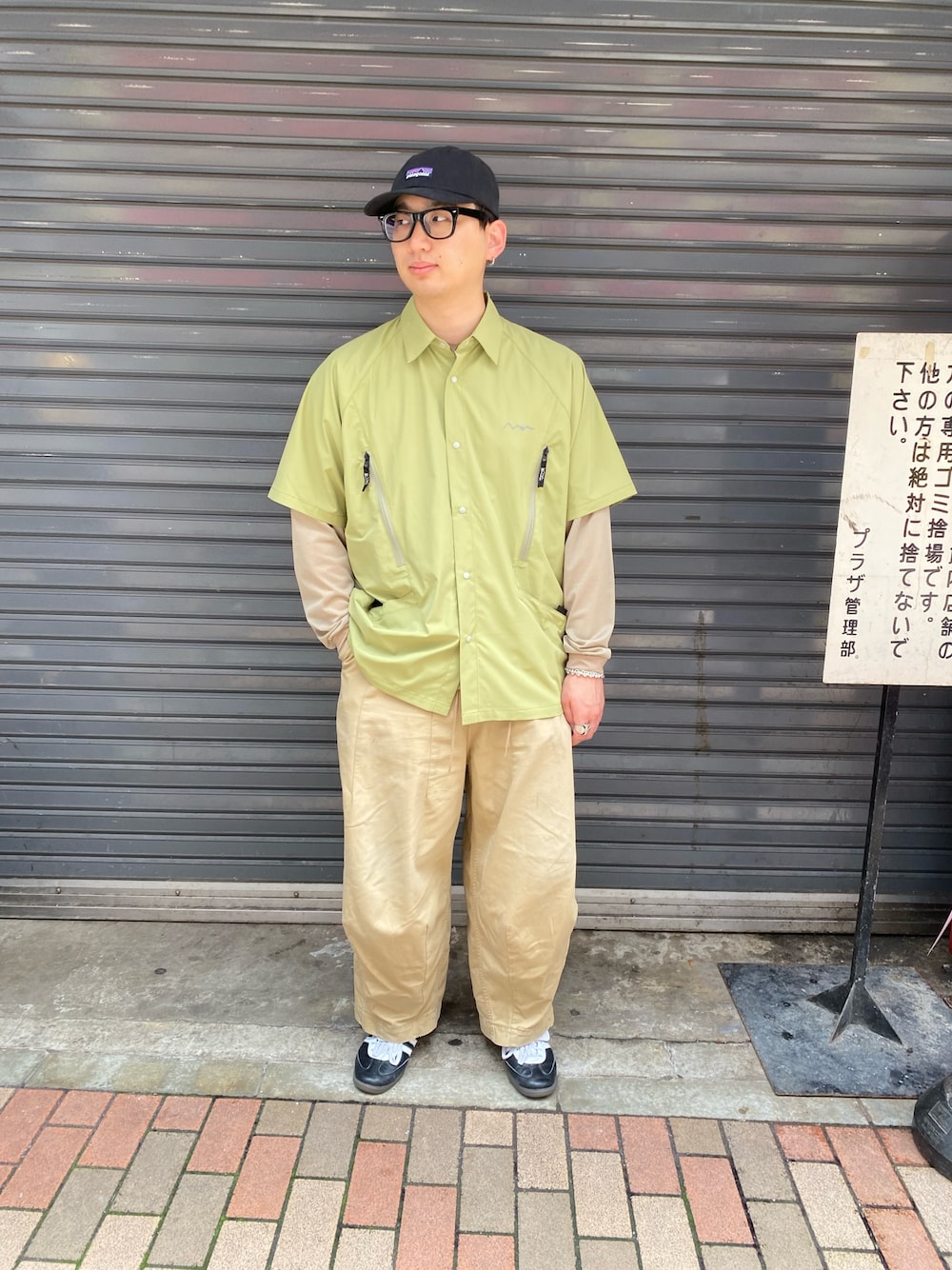 「レイヤードスタイル、春夏コーデ、休日コーデ、メンズファッション、ラフコーデ、ストリートコーデ、きれいめカジュアル、シンプル、アメカジ、キャップコーデ、アメカジコーデ、大人コーデ、アウトドア、アウトドアスタイル、アウトドアコーデ」｜「CMF OUTDOOR GARMENTのCMF OUTDOOR GARMENT/シーエムエフ アウトドアガーメント　QUICK DRY MESH TEE L/S（Tシャツ/カットソー、ベージュ系）」を使った、わくたさん（メンズ・177cm）の春コーディネートの1枚目の写真