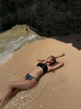 「アイテム（水着）」を使った、ALEXIA STAMさん（レディース・160cm）の秋コーディネート