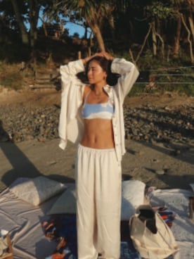 「海」｜「アイテム（パンツ）」を使った、ALEXIA STAMさん（レディース・158cm）の夏コーディネート