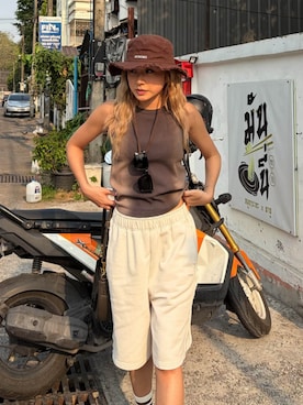 「ALEXIA STAM（アリシアスタン）のFrench Terry Shorts /裏毛ハーフパンツ（その他パンツ、ベージュ系）」を使った、ALEXIA STAMさん（レディース・158cm）の春コーディネート