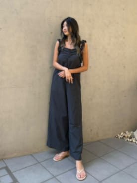 「アイテム（つなぎ/オールインワン、グレー系）」を使った、ALEXIA STAMさん（レディース・164cm）の夏コーディネート