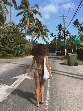 「アイテム（水着）」を使った、ALEXIA STAMさん（レディース・157cm）の秋コーディネート