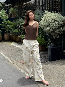 「ALEXIA STAM（アリシアスタン）のALEXIA STAM Beach Sandals Beige /ハイビスカスフラワーサンダル（サンダル、ベージュ系）」を使った、ALEXIA STAMさん（レディース・159cm）の夏コーディネート
