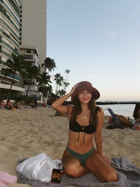 「アイテム（水着）」を使った、ALEXIA STAMさん（レディース・158cm）の秋コーディネート