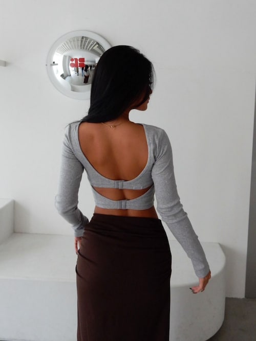 ALEXIA STAM バッククロス クロップドトップ & レギンスセット ALEXIA STAM バッククロス クロップドトップ & レギンスセット