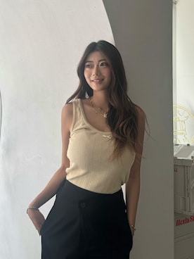 「アイテム（タンクトップ、イエロー系）」を使った、ALEXIA STAMさん（レディース・164cm）の夏コーディネート