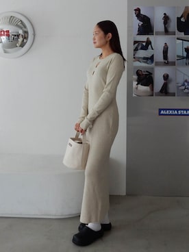 ALEXIA STAMさん（レディース・163cm）の秋コーディネート