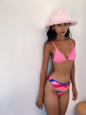 「アイテム（水着）」を使った、ALEXIA STAMさん（レディース・160cm）の秋コーディネート