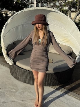 「アイテム（水着）」を使った、ALEXIA STAMさん（レディース・160cm）の秋コーディネート