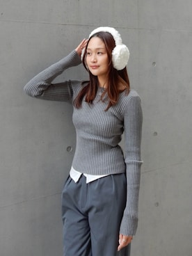 「アイテム（イヤーマフ）」を使った、ALEXIA STAMさん（レディース・163cm）の秋コーディネート