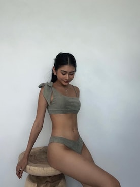「アイテム（水着）」を使った、ALEXIA STAMさん（レディース・160cm）の秋コーディネート