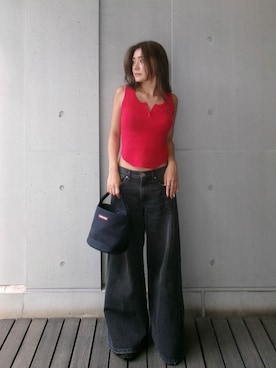 「アイテム（タンクトップ、レッド系）」を使った、ALEXIA STAMさん（レディース・160cm）の秋コーディネート