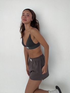 「ALEXIA STAM（アリシアスタン）のLogo Patch Sweat Shorts /ロゴパッチ スウェットショーツ（スウェットパンツ、グレー系）」を使った、ALEXIA STAMさん（レディース・163cm）の春コーディネート