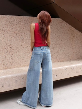 「アイテム（タンクトップ、レッド系）」を使った、ALEXIA STAMさん（レディース・164cm）の秋コーディネート