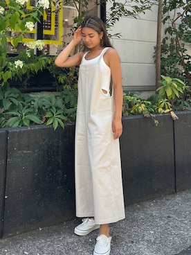 「アイテム（サロペット/オーバーオール、ベージュ系）」を使った、ALEXIA STAMさん（レディース・155cm）の夏コーディネート
