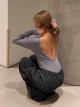 「ALEXIA STAM（アリシアスタン）のBack V Neck Long Sleeve Bodysuit /ロングスリーブボディスーツ（Tシャツ/カットソー、グレー系）」を使った、ALEXIA STAMさん（レディース・155cm）の秋コーディネート