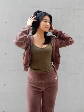 「アイテム（イヤーマフ）」を使った、ALEXIA STAMさん（レディース・157cm）の秋コーディネート