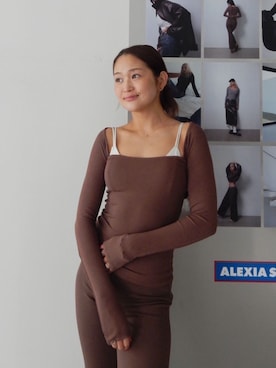 ALEXIA STAMさん（レディース・163cm）の秋コーディネート