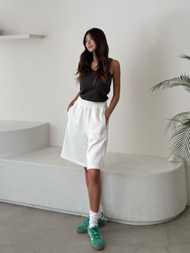 「海」｜「アイテム（スウェットパンツ）」を使った、ALEXIA STAMさん（レディース・164cm）の夏コーディネート