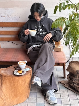 「epnok（エプノック）のアイテム（スラックス）」を使った、おやすみくん💤さん（メンズ・170cm）の冬コーディネート