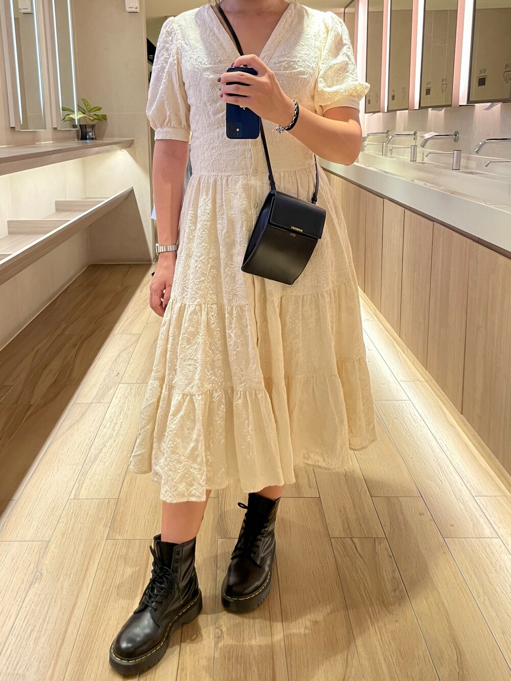 「summer、dress、BROOKS BROTHERS、burberry、Dr.Martens、Thomas Sabo」｜「Dr. MartensのDr.Martens/ドクターマーチン/JADON POLISHED SMOOTH（ブーツ、ブラック系）」を使った、chiauさん（レディース・158cm）の秋コーディネートの1枚目の写真
