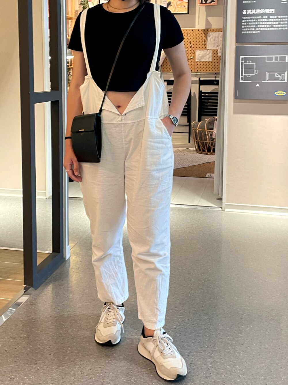 「summer、black、white、burberry、New Balance、GU」｜「GUのアイテム（Tシャツ/カットソー、ブラック系）」を使った、chiauさん（レディース・158cm）の秋コーディネートの1枚目の写真