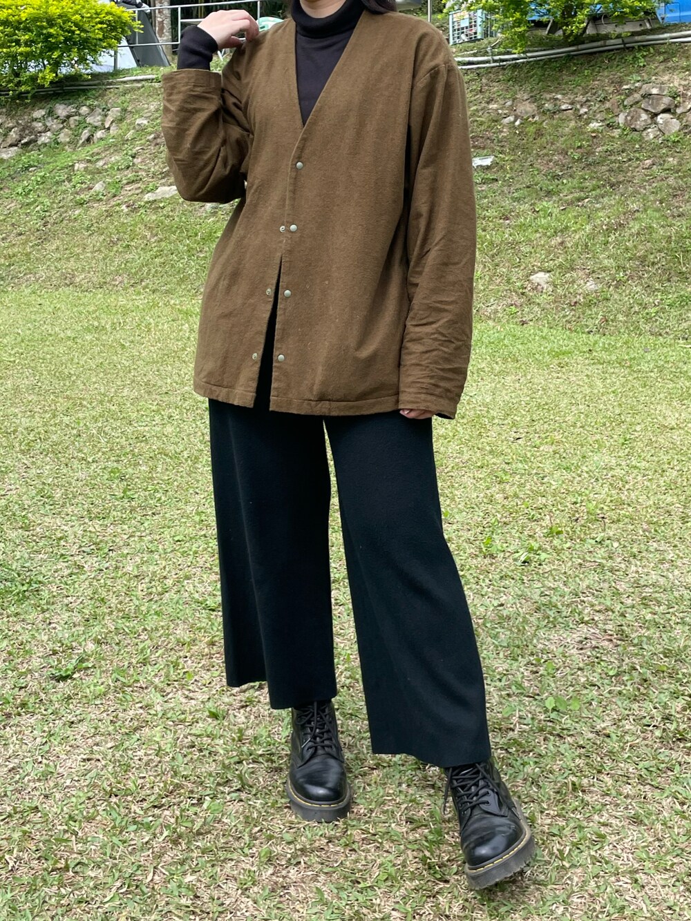 「camping、MUJI、Dr.Martens、black」｜「MUJI Laboのアイテム（ジャケット/アウター、その他）」を使った、chiauさん（レディース・158cm）の秋コーディネートの1枚目の写真
