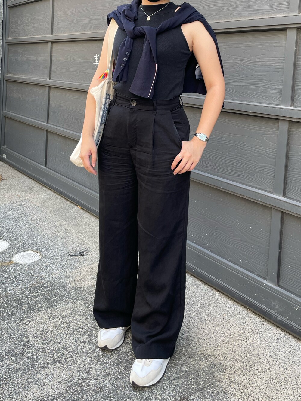 「summer、vest、black、TOMMY HILFIGER、Swarovski、ZARA、New Balance」｜「TOMMY HILFIGERのアイテム（カーディガン/ボレロ、ブルー系）」を使った、chiauさん（レディース・158cm）の秋コーディネートの1枚目の写真