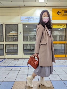 「LOEWE」｜「アイテム（チェスターコート）」を使った、Xinさん（レディース・164cm）の冬コーディネート