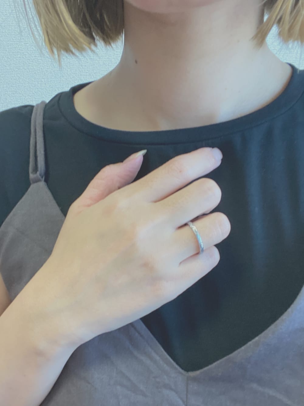 「金属アレルギー対応、ステンレスアクセサリー、0191-0510-0023、ペアリング、bloom、BLOOM」｜「BLOOMのサージカルステンレス 316L ハワイアンジュエリー ファインスティール ペア リング BLOOM/ブルーム (金属アレルギー対応)（リング、その他）」を使った、本社スタッフ（BLOOM ONLINE STORE）さん（レディース・156cm）の夏コーディネートの1枚目の写真