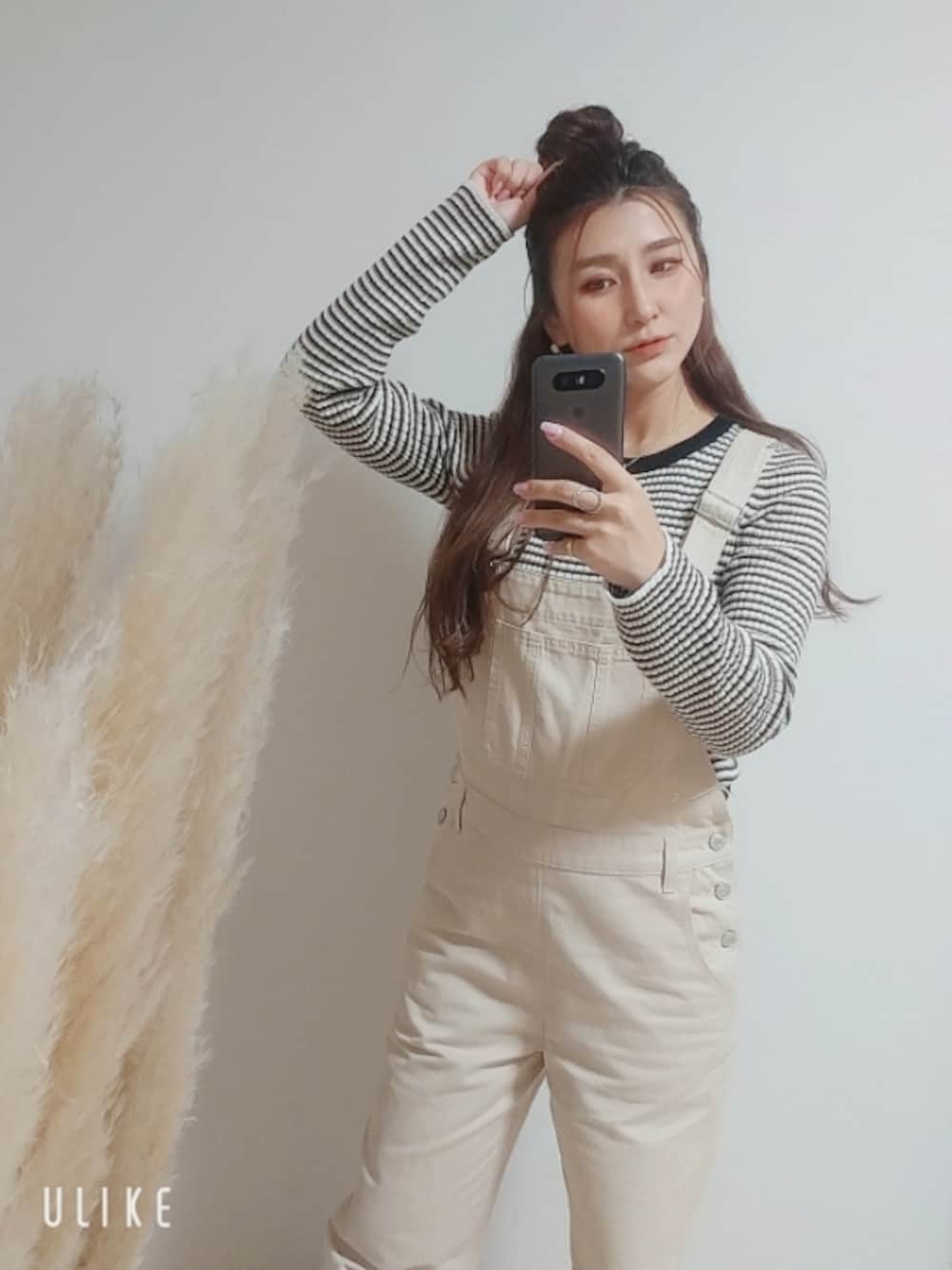 「Honeysのオーバーオール（サロペット/オーバーオール、ベージュ系）」を使った、MANAMI☪さん（レディース・156cm）の秋コーディネートの1枚目の写真