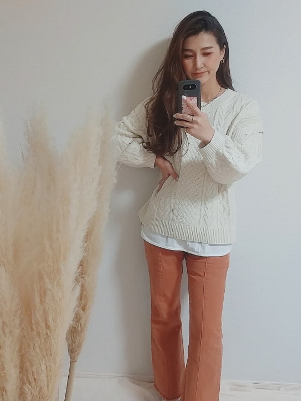 「オトナカジュアル、オトナ女子、オレンジコーデ、オレンジ、カラーパンツ、休日コーデ、おしゃれさんと繋がりたい、冬、低身長コーデ、プチプラコーデ」｜「RETRO GIRLの起毛ツイルパンツ（その他パンツ、オレンジ系）」を使った、MANAMI☪さん（レディース・156cm）の冬コーディネートの1枚目の写真
